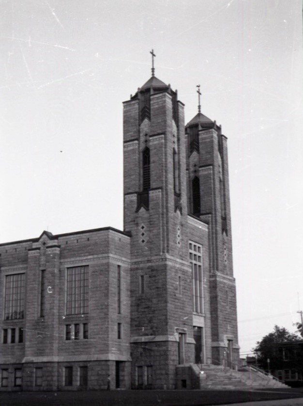 Une image contenant ciel, bâtiment, extérieur, tourDescription générée automatiquement